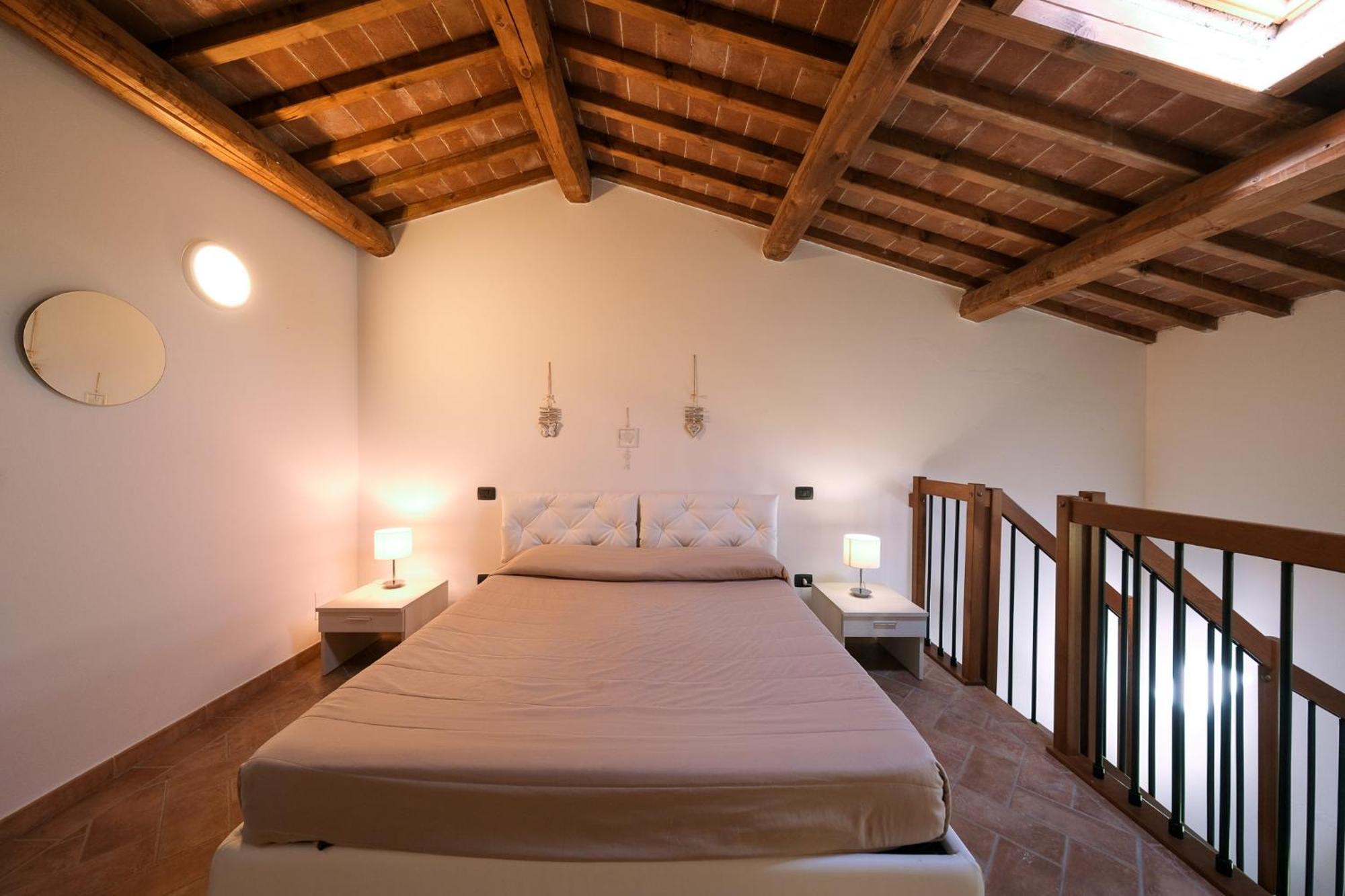 San Ruffino Apartments Lari Екстериор снимка